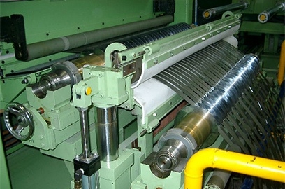 使用輕壓羊毛毯防料偏